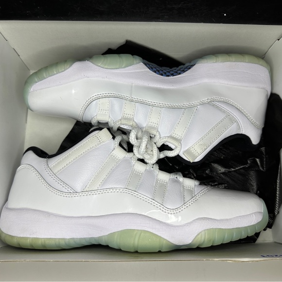 Jordan 11 Low Retro GS Legend Blue Size 7Y Pre-loved - Picture 2 of 7